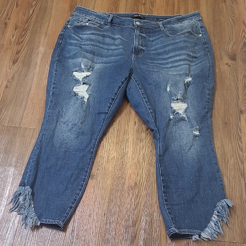 Judy Blue Distressed‎ Blue Ankle Jeans with Frayed Hem